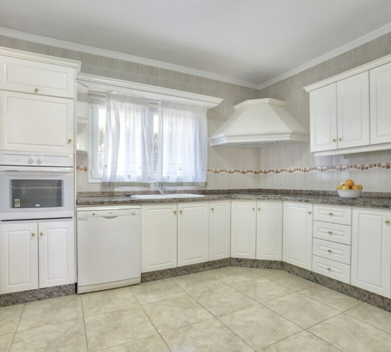 Villa - 12 Bedrooms With Pool And Wifi - 106430