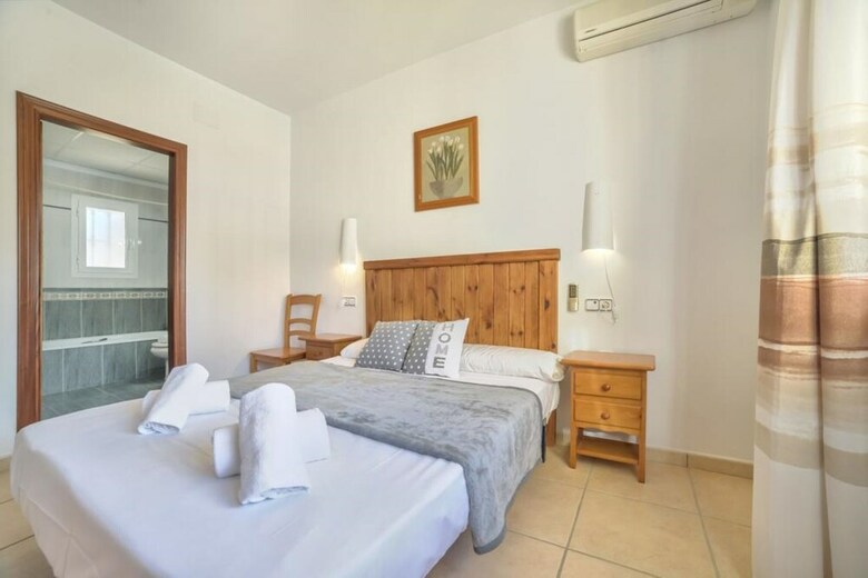 Villa - 7 Bedrooms With Pool And Wifi - 106438