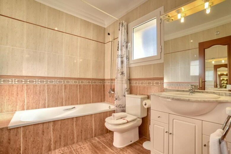 Villa - 7 Bedrooms With Pool And Wifi - 106438