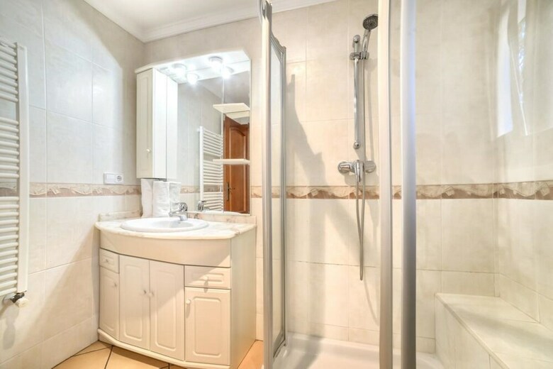 Villa - 7 Bedrooms With Pool And Wifi - 106439