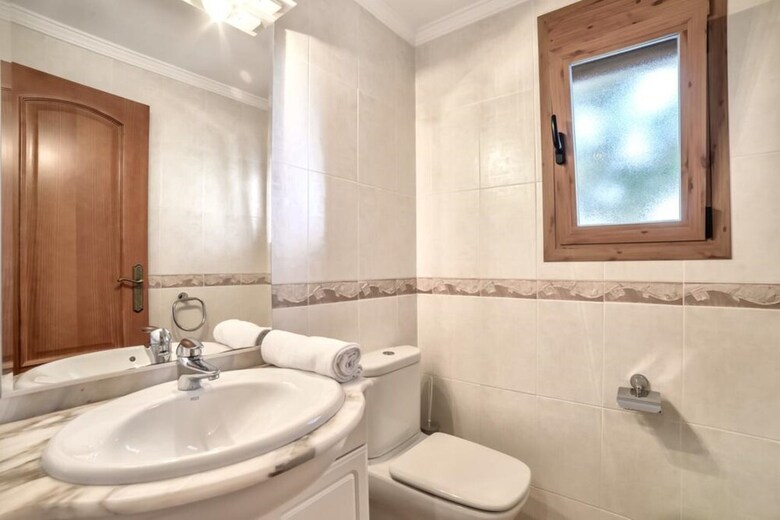 Villa - 7 Bedrooms With Pool And Wifi - 106439