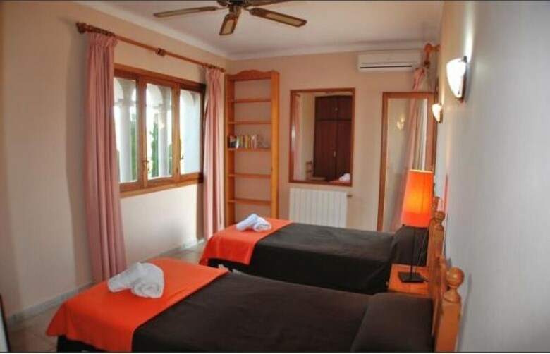 Villa - 5 Bedrooms With Pool And Wifi - 103975