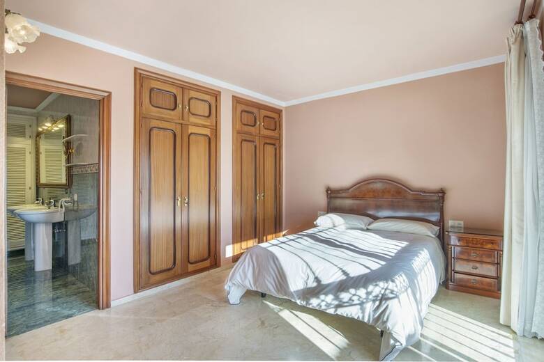 Villa - 5 Bedrooms With Pool And Wifi - 107872