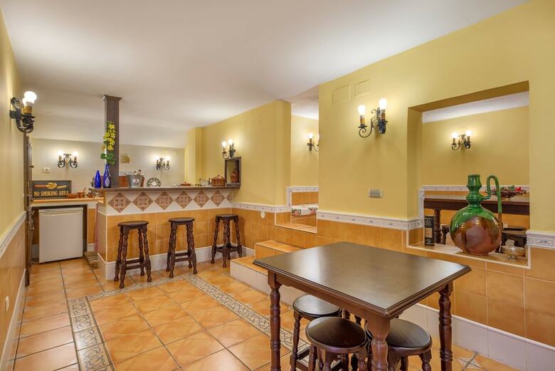 Villa - 5 Bedrooms With Pool And Wifi - 107872