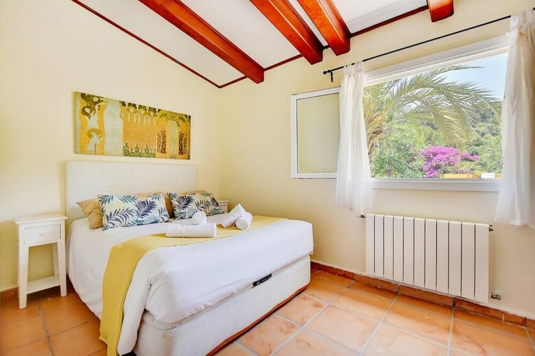Villa - 4 Bedrooms With Pool And Wifi - 107898