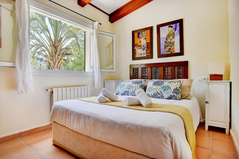 Villa - 4 Bedrooms With Pool And Wifi - 107898