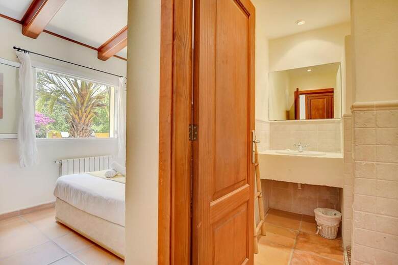 Villa - 4 Bedrooms With Pool And Wifi - 107898