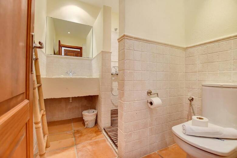 Villa - 4 Bedrooms With Pool And Wifi - 107898