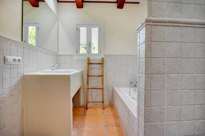 Villa - 4 Bedrooms With Pool And Wifi - 107898