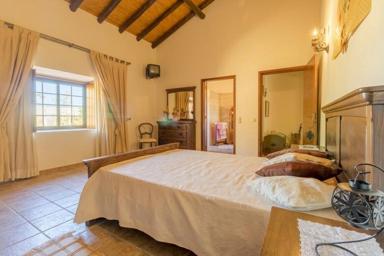 Villa - 7 Bedrooms With Pool And Wifi - 107981