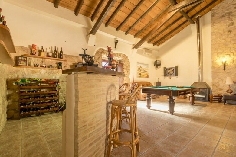 Villa - 7 Bedrooms With Pool And Wifi - 107981