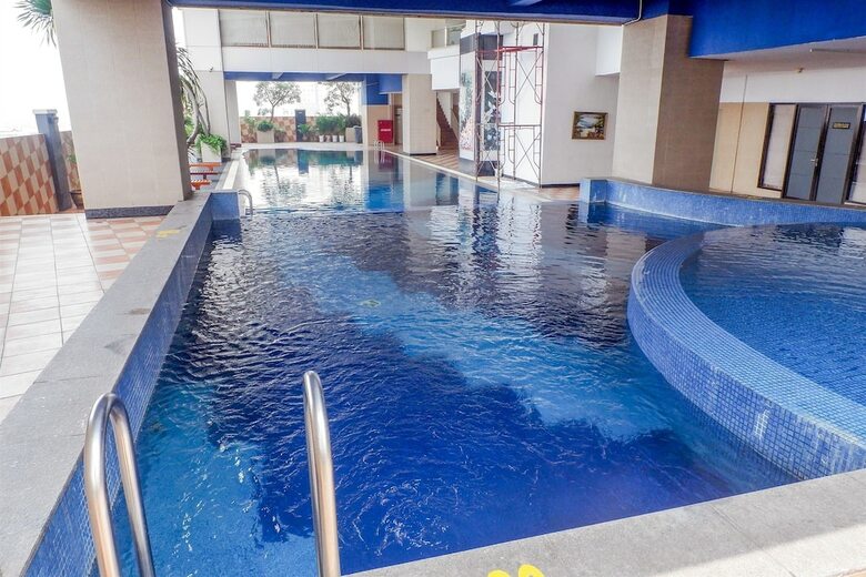 Convenient Studio Mangga Dua Apartment