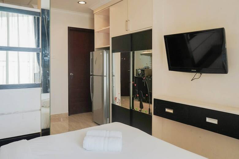 Convenient Studio Mangga Dua Apartment