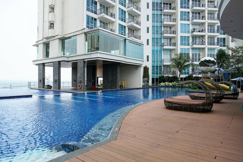 Stunning 2 Bedrooms Apartment At Ancol Mansion