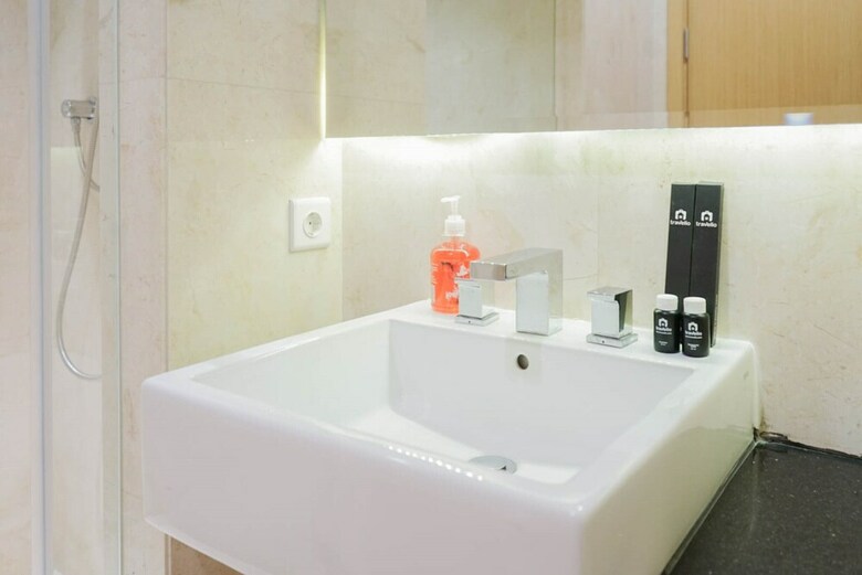 Minimalist And Comfortable Studio At Capitol Suites Apartment