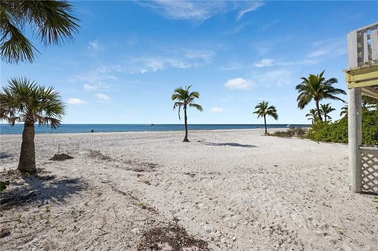 Gulf Pearl, 2 Bedrooms, Beach Front, Gas Grill, Sleeps 7