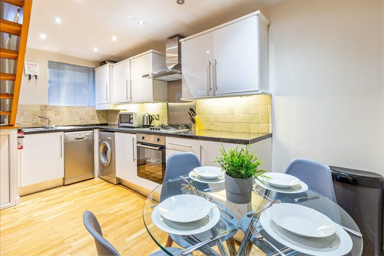 2 Bedroom Apartment Norfolk Square Guest Homes