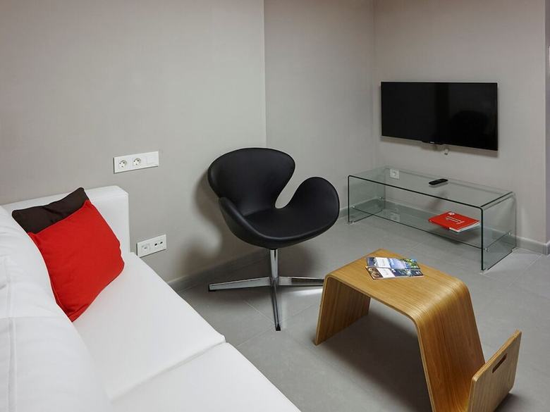 Apartamentos Caballerizas Granada 3000