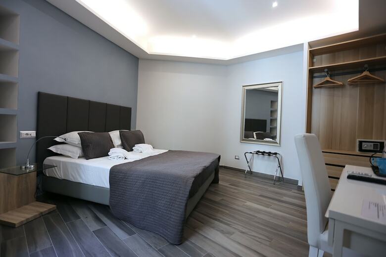 B&B Home 77
