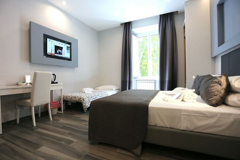 B&B Home 77