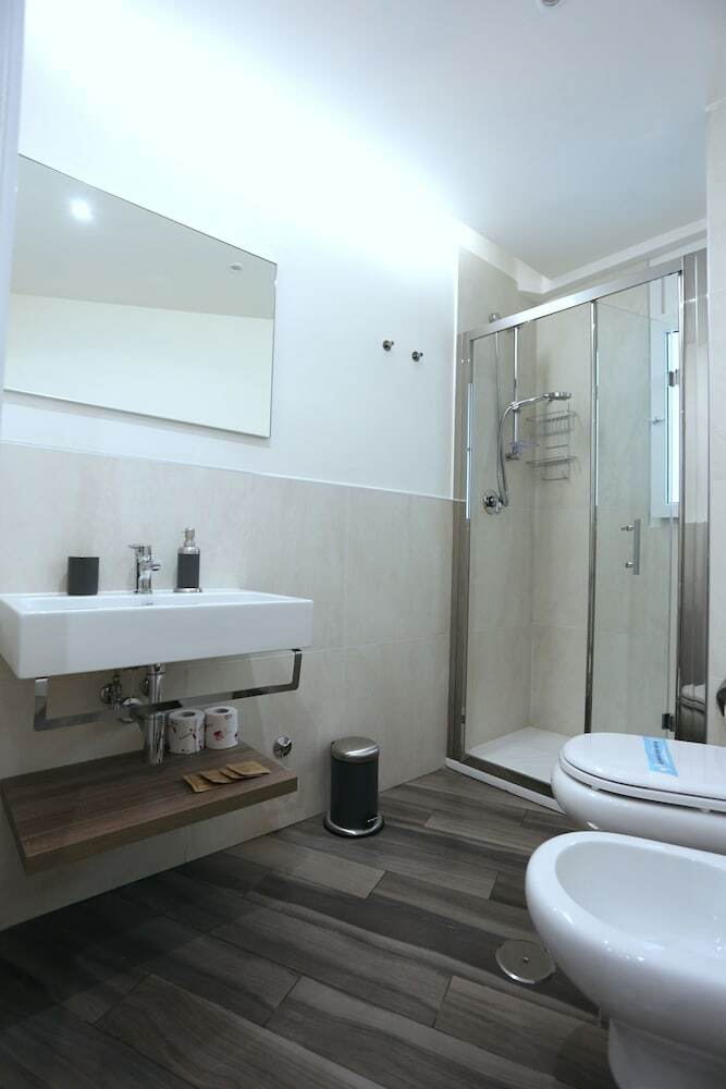 B&B Home 77