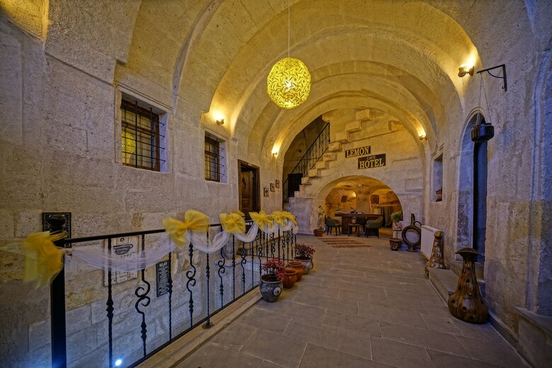 Hotel Lemon Cave Suites And Coffee House