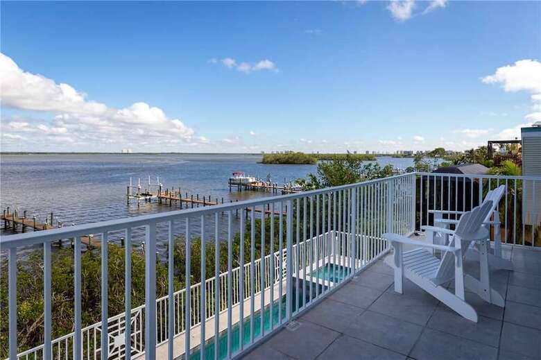 Blue Heaven, 3 Bedrooms, Bay Front, Private Pool, Pet Friendly, Sleeps 10