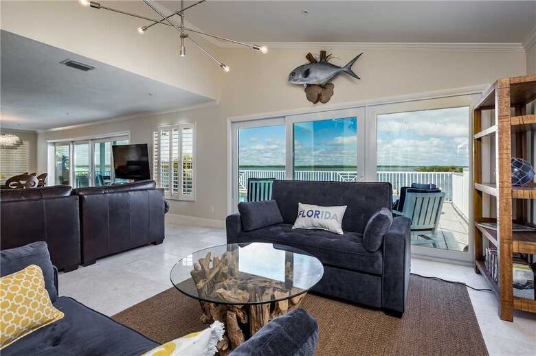 Blue Heaven, 3 Bedrooms, Bay Front, Private Pool, Pet Friendly, Sleeps 10