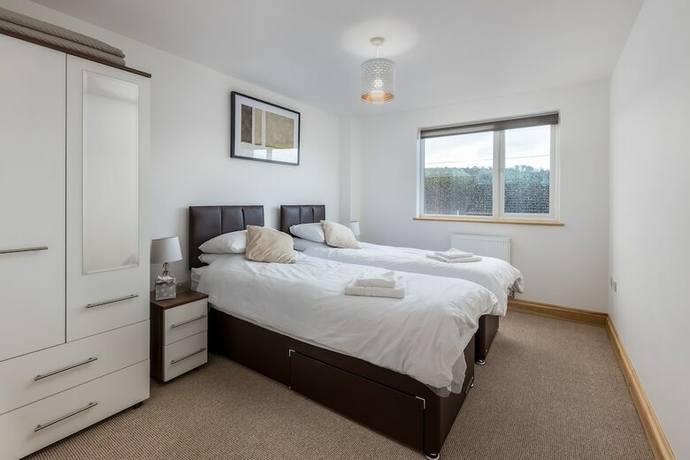 Modern Totnes House, Sleeps 8, 5 Mins Walk From Town