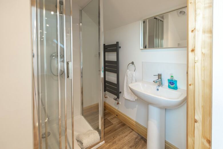 Modern Totnes House, Sleeps 8, 5 Mins Walk From Town