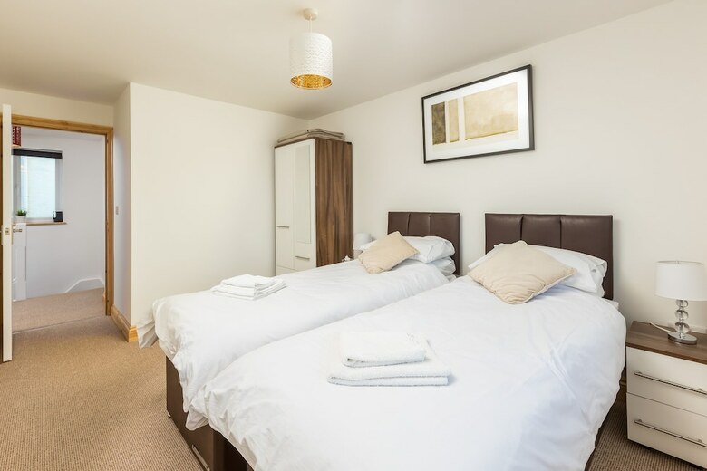 Modern Totnes House, Sleeps 8, 5 Mins Walk From Town