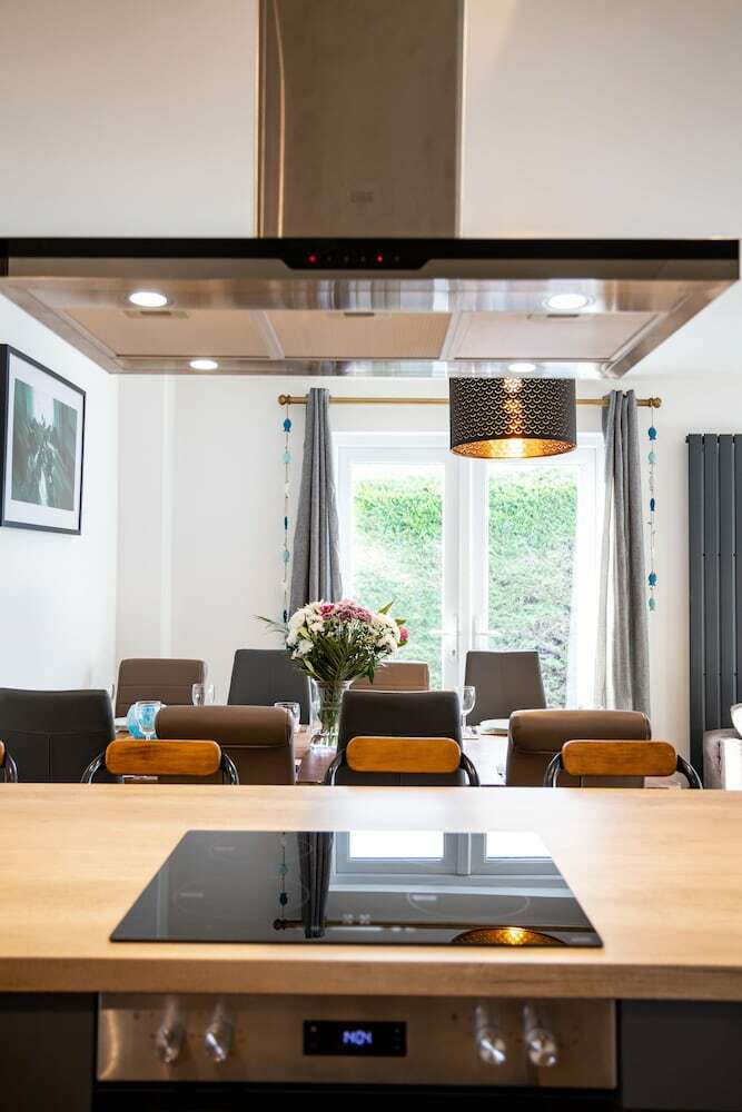 Modern Totnes House, Sleeps 8, 5 Mins Walk From Town