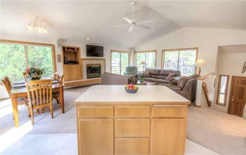 Warbler Lane 15 By Village Properties At Sunriver