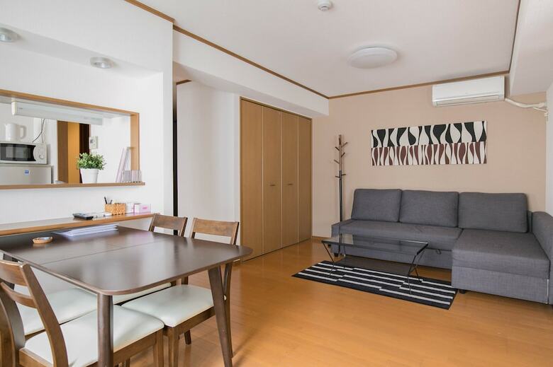 Hakata Apartment 8b