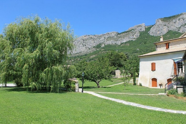 Belle Maison Grand Jardin (Maison Du Milieu)