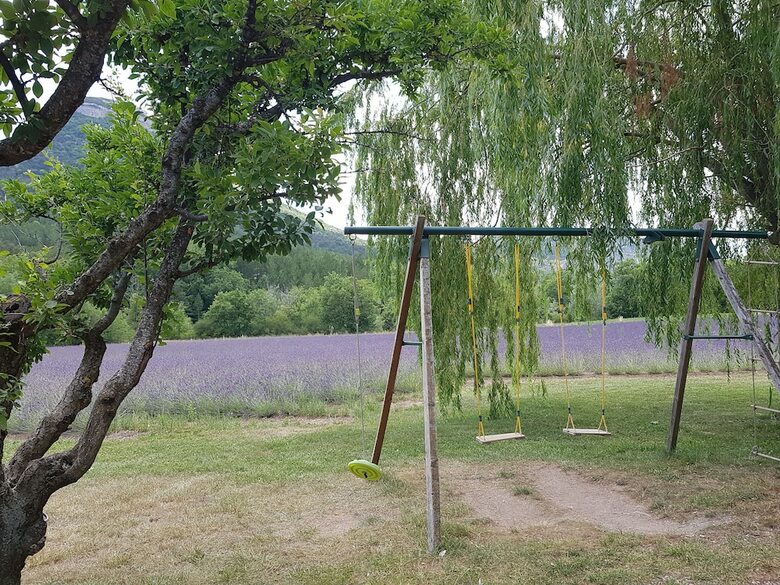 Belle Maison Grand Jardin (Maison Du Milieu)
