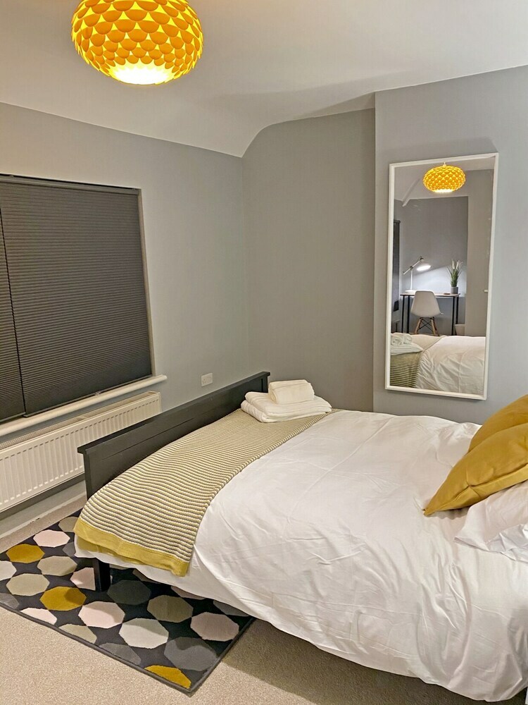 Simeon Suites By Eaa Homes