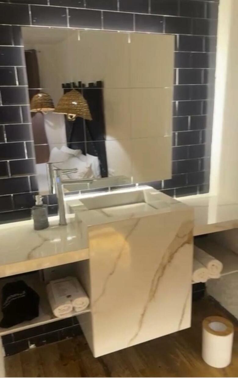Om Hotels