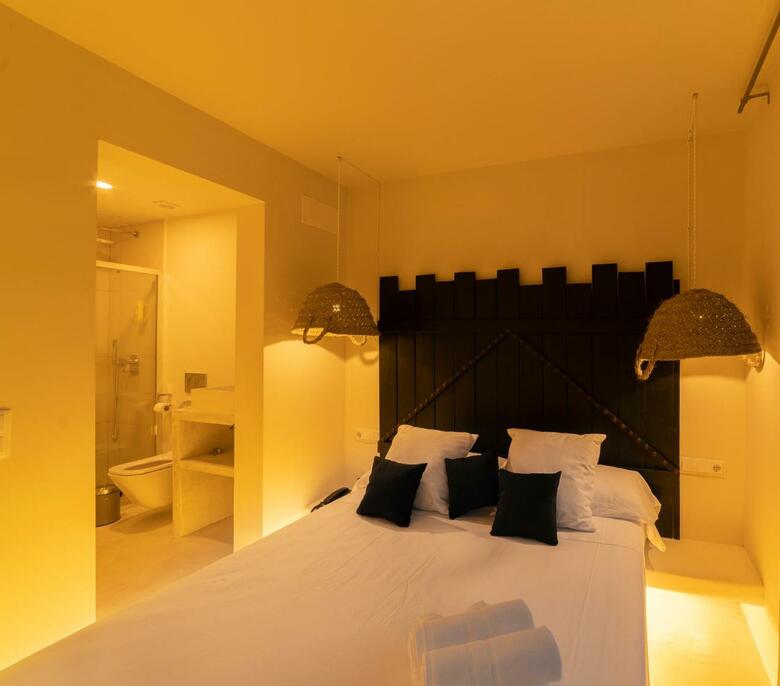 Om Hotels