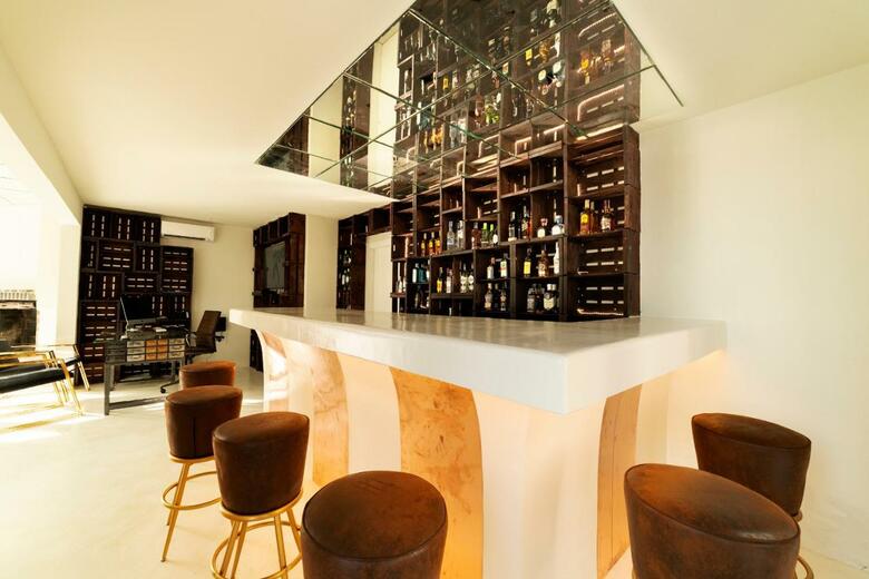 Om Hotels