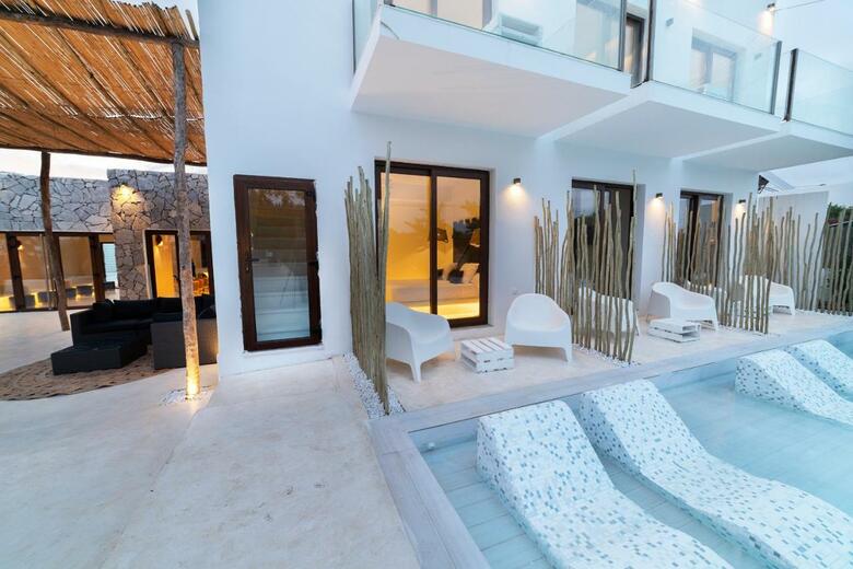 Om Hotels