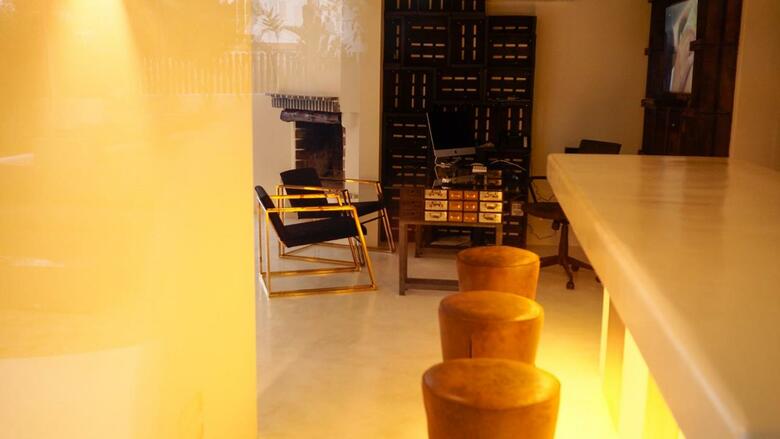 Om Hotels