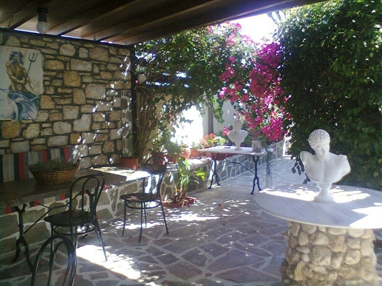 Ricos Two Bedroom Apartment - Naoussa Paros