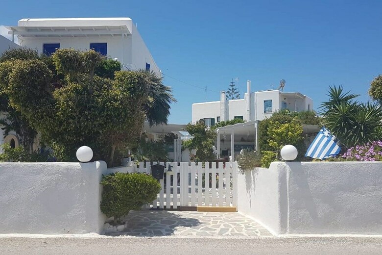 Ricos Two Bedroom Apartment - Naoussa Paros
