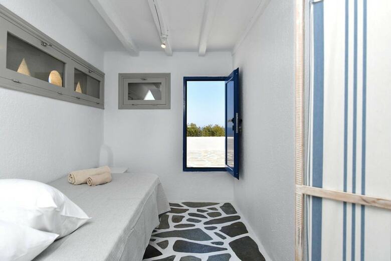 Santa Flora 3 Bedroom House Parikias Edge