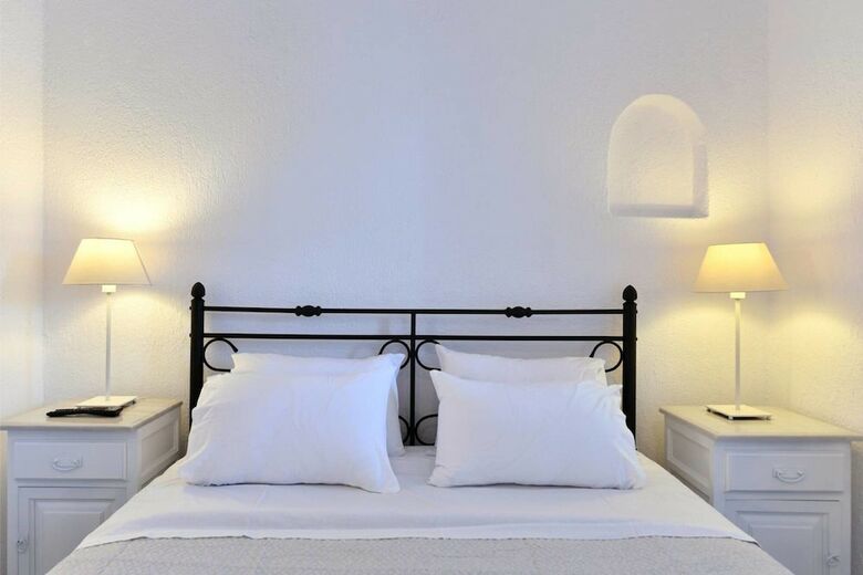 Santa Flora 3 Bedroom House Parikias Edge