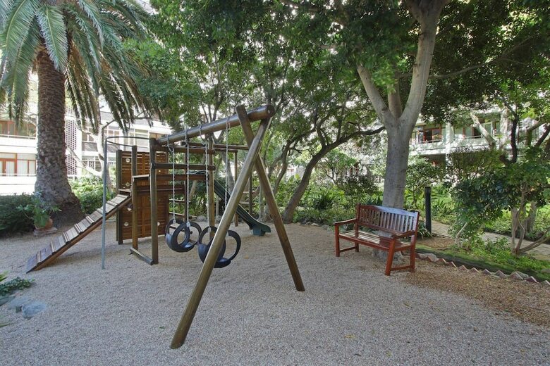 Secure Studio Apartment. With Mountain Views And A Pool