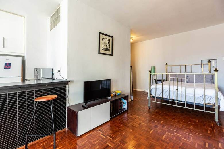 Secure Studio Apartment. With Mountain Views And A Pool