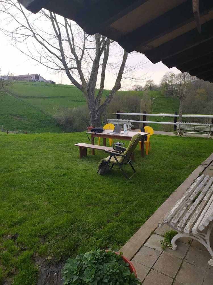 Hostal Alarpe Aterpetxea - Hostel