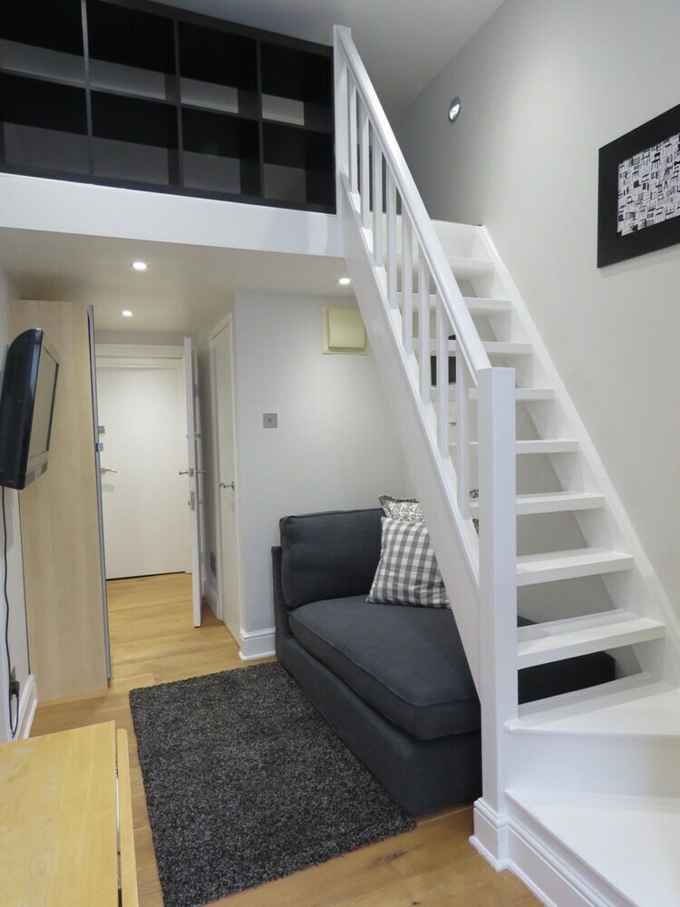22/43 Perfect Studio Apartment - With Unique Mezzanine